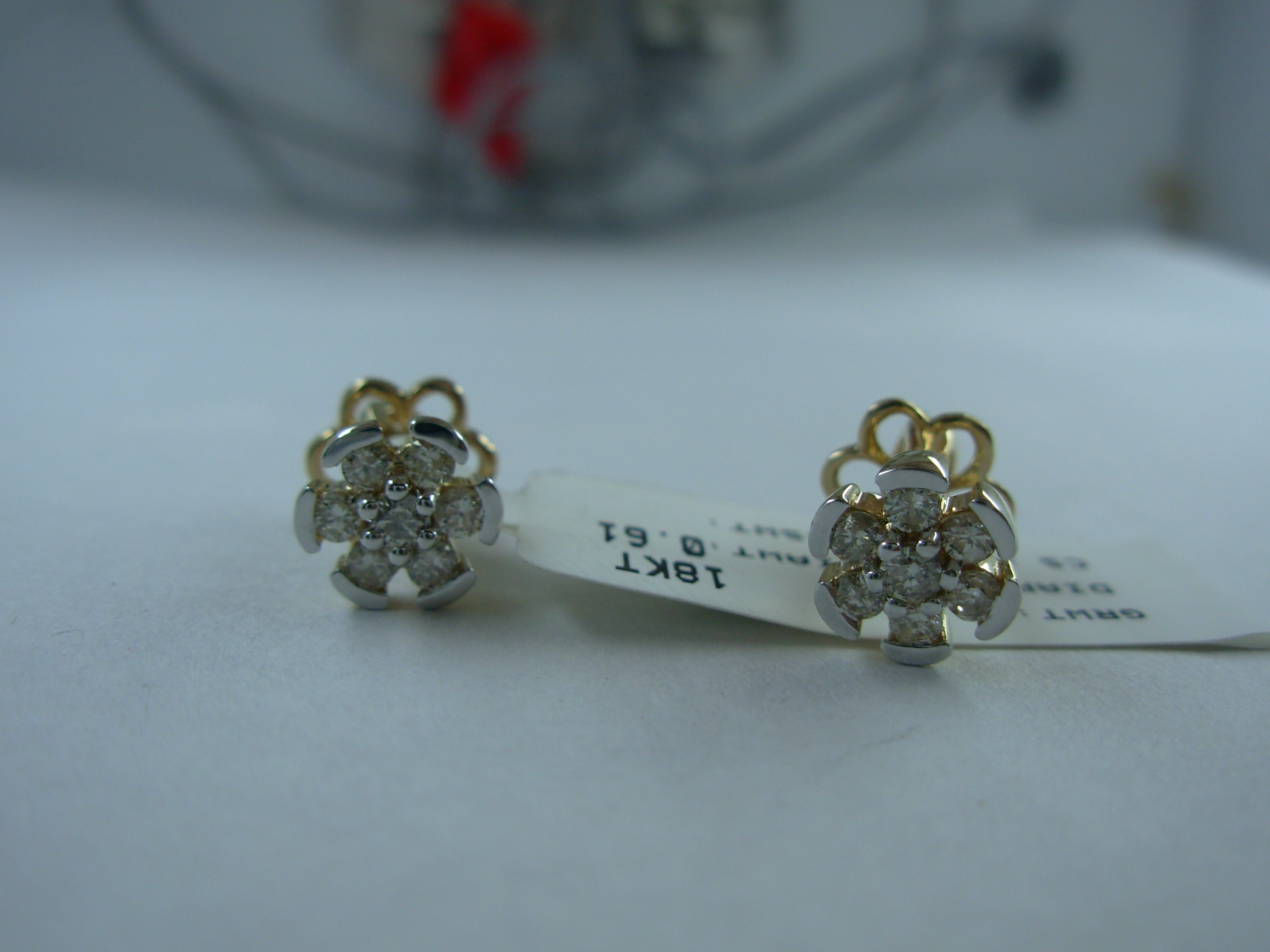 Beautiful 18 Kt Gold  Natural Diamond Earing